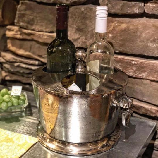 aluminium klasszikus pezsgotarto borhuto asztali krom antikolt mediterran jegtarto italtarto elegans boros kiegesizto bortarto borospince.jpg